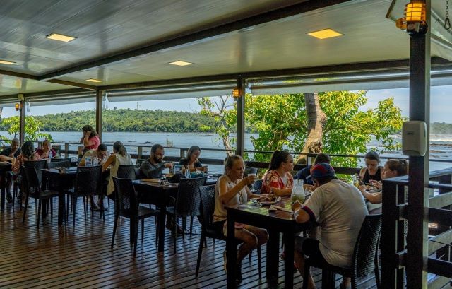 Almoço às margens das Cataratas do Iguaçu. Foto: Marfcos Labanca/ Divulgação