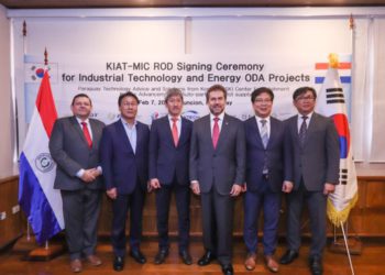 Assinatura do acordo ontem (09). Foto: Agência IP/Divulgação