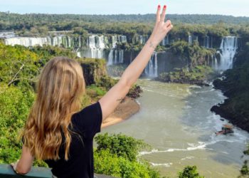 Visitante nas Cataratas do Iguaçu. Foto: Christian Rizzi/Divulgação