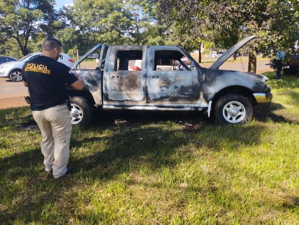 Caminhonete incendiada. Foto: La Clave