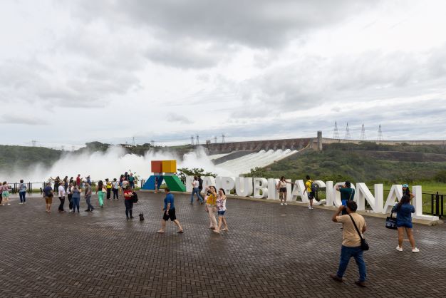 Vertedouro da Itaipu. Foto: Kiko Sierich/PTI