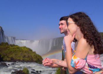 Visitantes nas Cataratas do Iguaçu. Foto: Henrique Britez #FotoEquipeCataratas