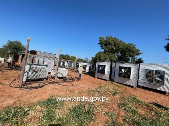 Contêineres apreendidos na mineradora de Itakyry. Foto: AND/Divulgação