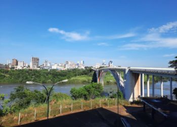 Ponte da Amizade tendo ao fundo Ciudad del Este. Foto: Cris Loose