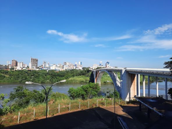 Ponte da Amizade tendo ao fundo Ciudad del Este. Foto: Cris Loose