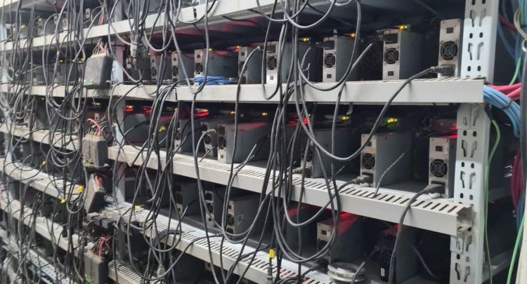 Máquinas de garimpar criptomoedas. Foto ilustrativa: Ande/Divulgação