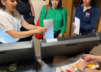 Treinamento para o uso de urnas eletrônicas em Ciudad del Este. Foto: divulgação