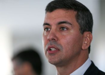 O presidente eleito do Paraguai, Santiago Peña, fala com a imprensa após encontro com o presidente Luiz Inácio Lula da Silva. José Cruz/ Agência Brasil