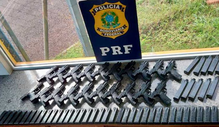 Armas apreendidas. Foto: PRF/Divulgação
