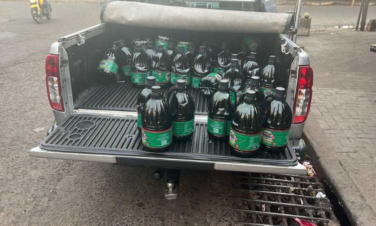 Azeite proibido para ser vendido no Brasil apreendido pela PF. Foto: divulgação/PF