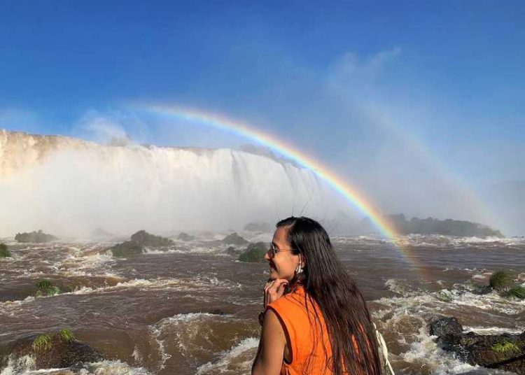 Visitante nas Cataratas do Iguaçu. Foto ilustrativa: divulgação
