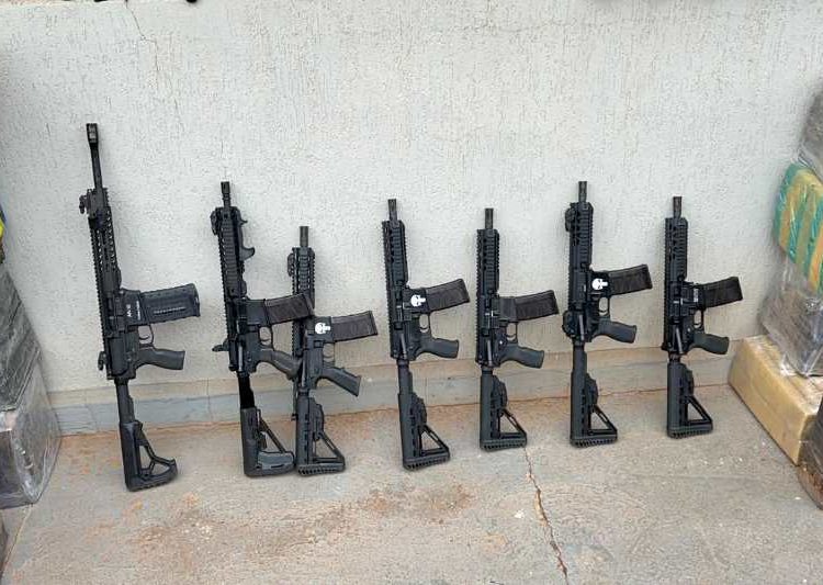 Forças de segurança apreendem mais de 80 armas e duas toneladas de drogas na região Norte
Foto: PMPR