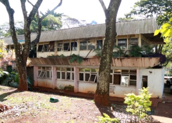 Antiga sede da Câmara de Vereadores de Foz está em ruínas. Foto: CMFI