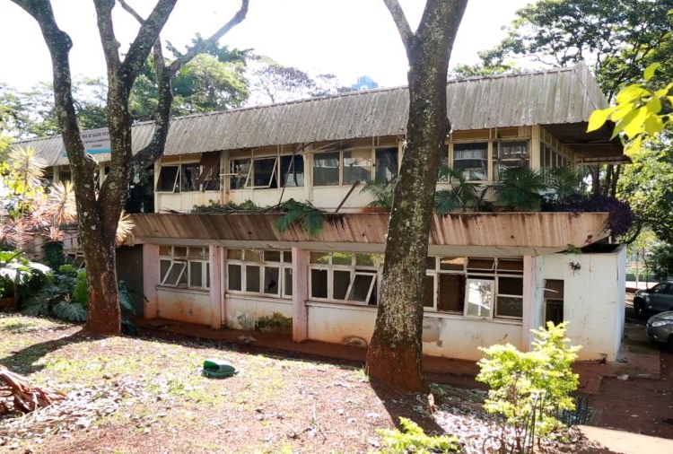 Antiga sede da Câmara de Vereadores de Foz está em ruínas. Foto: CMFI