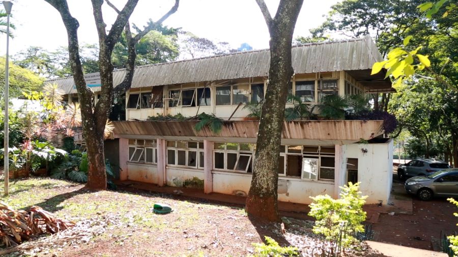 Antiga sede da Câmara de Vereadores de Foz está em ruínas. Foto: CMFI