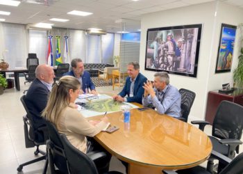 Reunião no Centro Executivo. Foto: PMFI