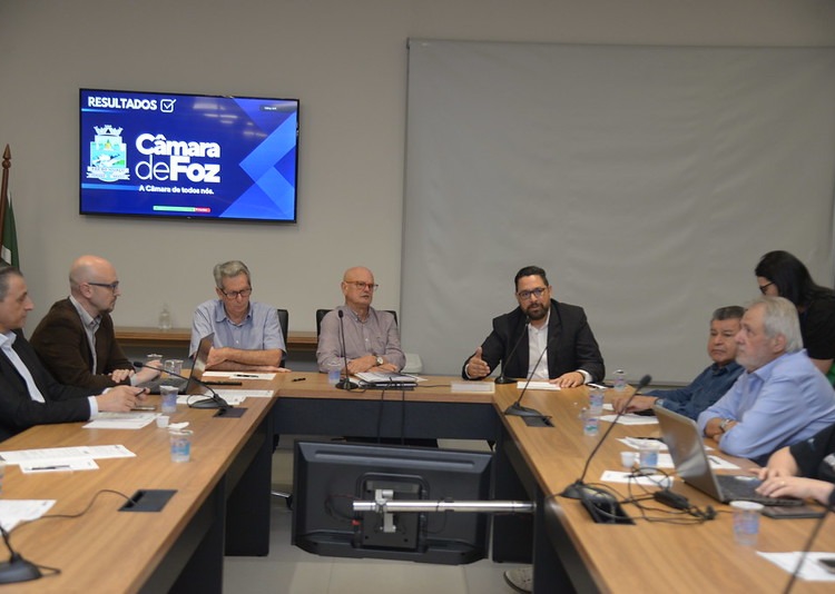 Reunião na Acifi. Foto: divulgação/CMFI