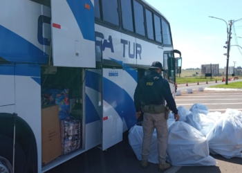 ônibus que transportava os celulares. Foto: PRF