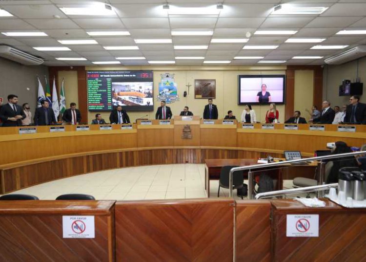 Plenário votou a favor o repasse dos impostos para o transporte coletivo. Foto: CMFI/Divulgação