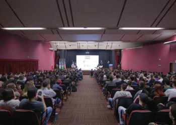 O resultado das ações até aqui é que cerca de 100 alunos já passaram pelas mentorias com a Equipe Harvard HealthLab Accelerator.  Foto: divulgação