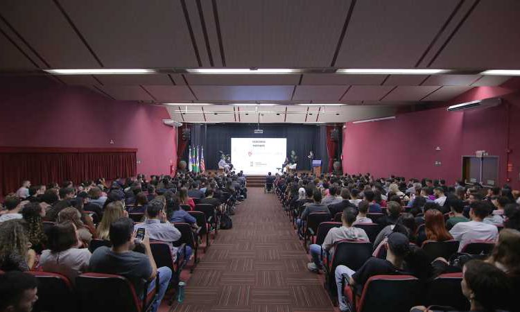 O resultado das ações até aqui é que cerca de 100 alunos já passaram pelas mentorias com a Equipe Harvard HealthLab Accelerator.  Foto: divulgação