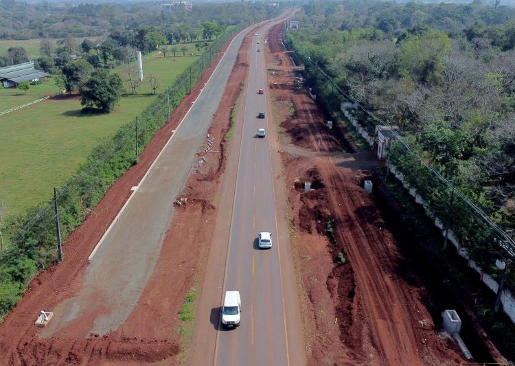 Duplicação da Rodovia das Cataratas, em Foz do Iguaçu.
Fotos: DER