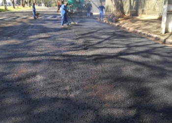 Avenida Paraná está fechada para o trânsito de veículos. Foto: PMFI