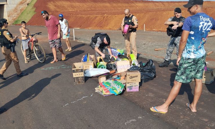 Material apreendido na operação. Foto: PMFI/Divulgação