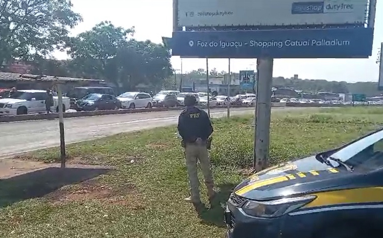 Congestionamento na Ponte da Amizade. Foto: captura de vídeo.