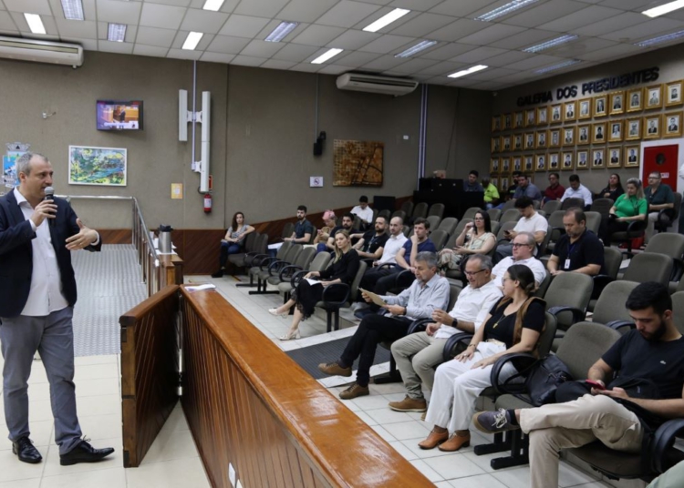 Audiência pública desta terça-feira (12). Foto: Christian Rizzi - Câmara Foz
