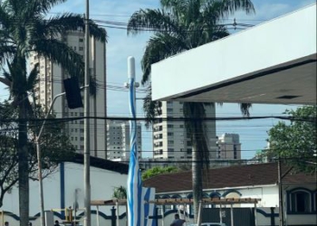 Postes de conectividade instalados ontem. Foto: PMFI