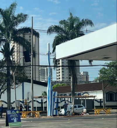 Postes de conectividade instalados ontem. Foto: PMFI