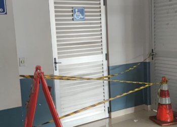 Banheiros interditados na aduana brasileira da Ponte da Amizade. Foto: cortesia