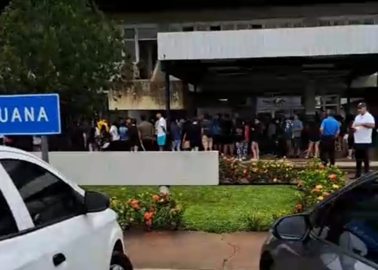 Aduana da Ponte da Integração na manhã chuvosa desta sexta-feira (27). Foto: cortesia