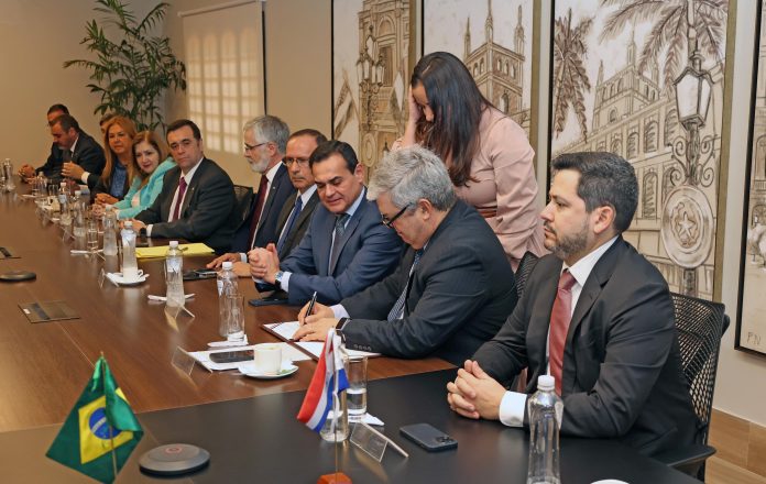 O Ministro do Interior durante a assinatura do documento. Foto: Agência IP