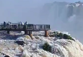 Cataratas com vazão cinco vezes acima da média. Foto de arquivo: Divulgação/Equipe Cataratas