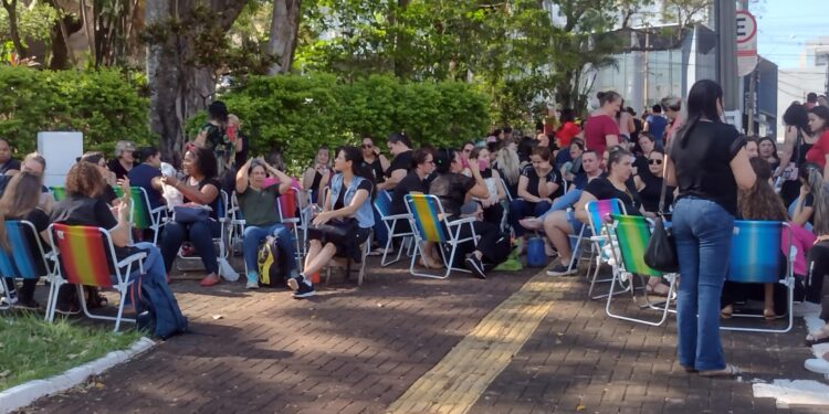 Greve começou hoje. Foto: Rádio Cultura de Foz do Iguaçu