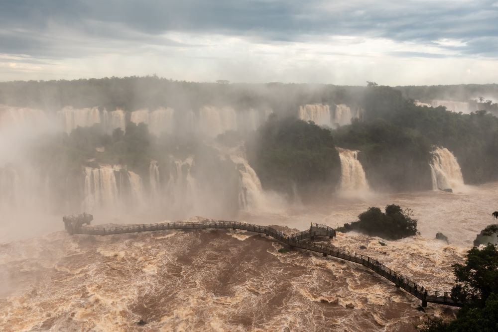 Cataratas do Iguaçu em tempo de cheia. Foto: Nilmar Fernando/divulgação