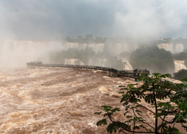 Cataratas do Iguaçu com vazão acima da média no feriadão da Proclamação da República. Foto: Nilmar Fernando