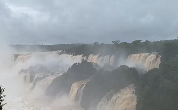 Cataratas do Iguaçu nesta sexta. Foto: captura de vídeo de divulgação/Cesar Muller