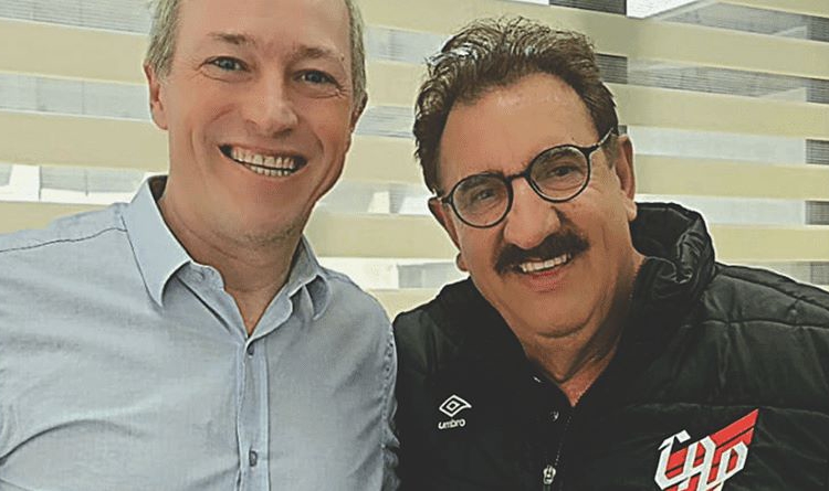 Elias e o apresentador e empresário Ratinho. Foto: Almanaque do Futuro.