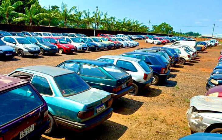 Veículos que serão leiloados. Foto: PMFI/Divulgação
