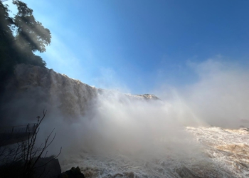 Vazão de 8,8 milhões de litros de água por segundo nesta quarta. Foto: Leonel Alves/divulgação