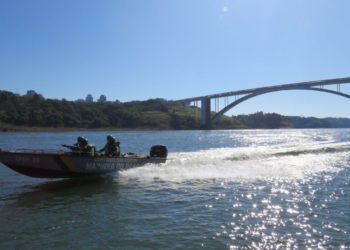 Patrulhamento na região da Ponte da Amizade. Foto: Capitania dos Portos do Rio Paraná/divulgação