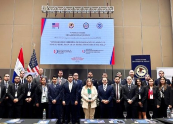 Integrantes do seminário na embaixada dos EUA no Paraguai. Foto: divulgação