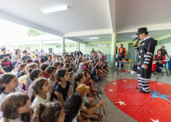 Com duração de 45 minutos, a Troupe faz uma espécie de perguntas e respostas sobre o conhecimento da dengue. Foto: Kiko Sierich/PTI
