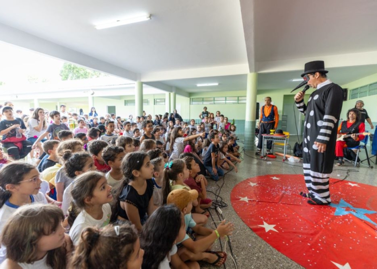 Com duração de 45 minutos, a Troupe faz uma espécie de perguntas e respostas sobre o conhecimento da dengue. Foto: Kiko Sierich/PTI