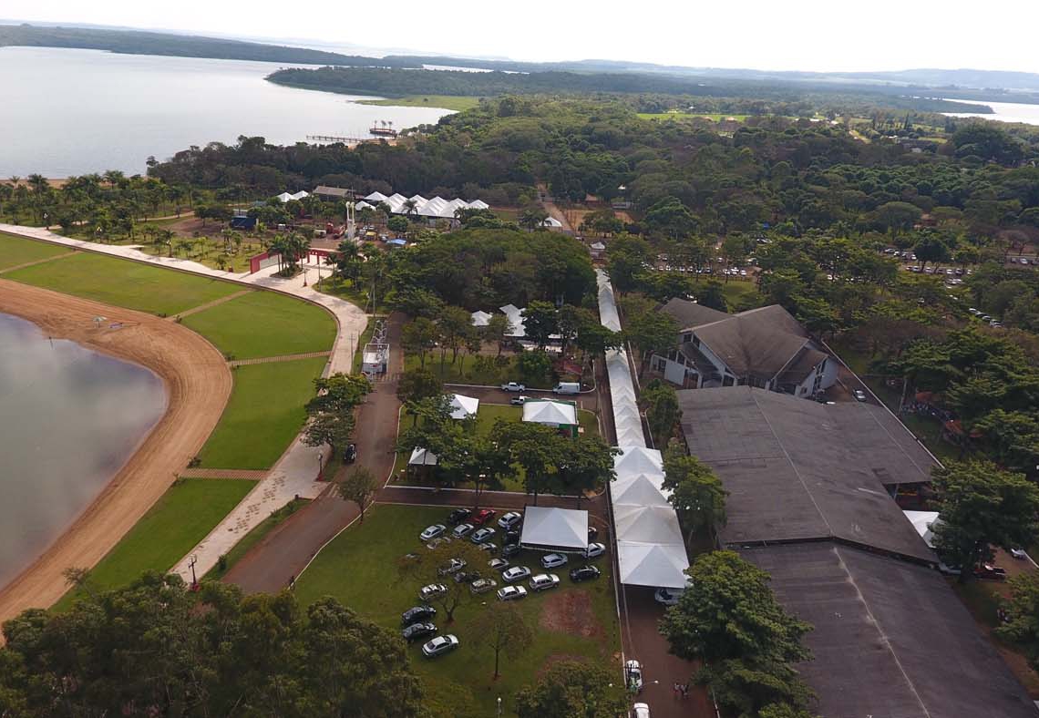 Praia de Santa Helena, uma das mais bem equipadas da Costa Oeste. Foto: divulgação