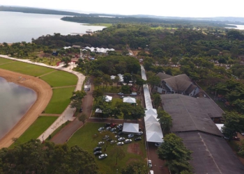 Praia de Santa Helena, uma das mais bem equipadas da Costa Oeste. Foto: divulgação