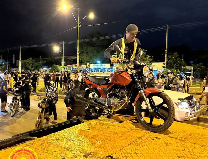 Apreensão de motos em Ciudad del Este ontem (21). Fotos: divulgação